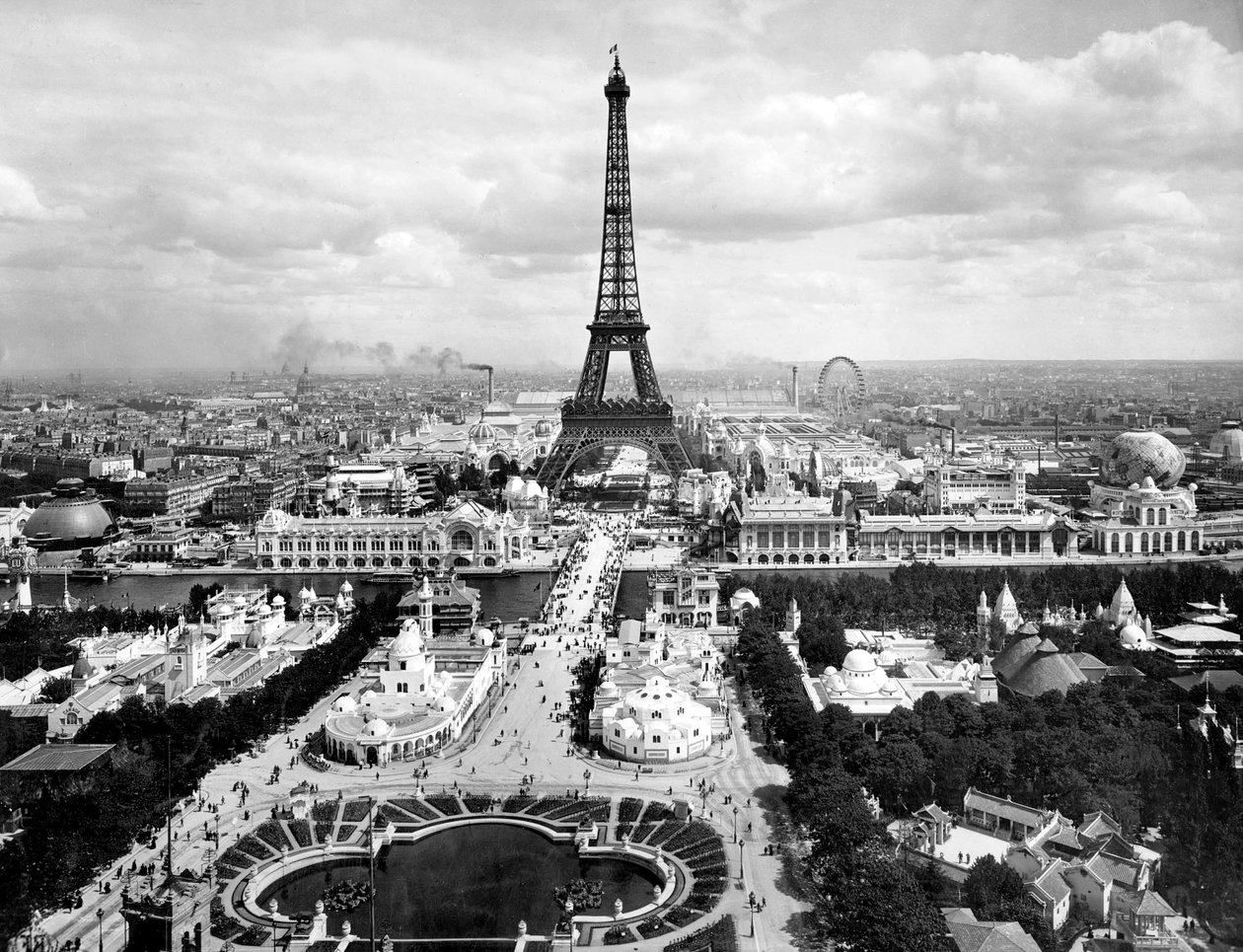 Vista dos Champs de Mars e da Torre Eiffel, Feira Mundial de Paris de Photographer French