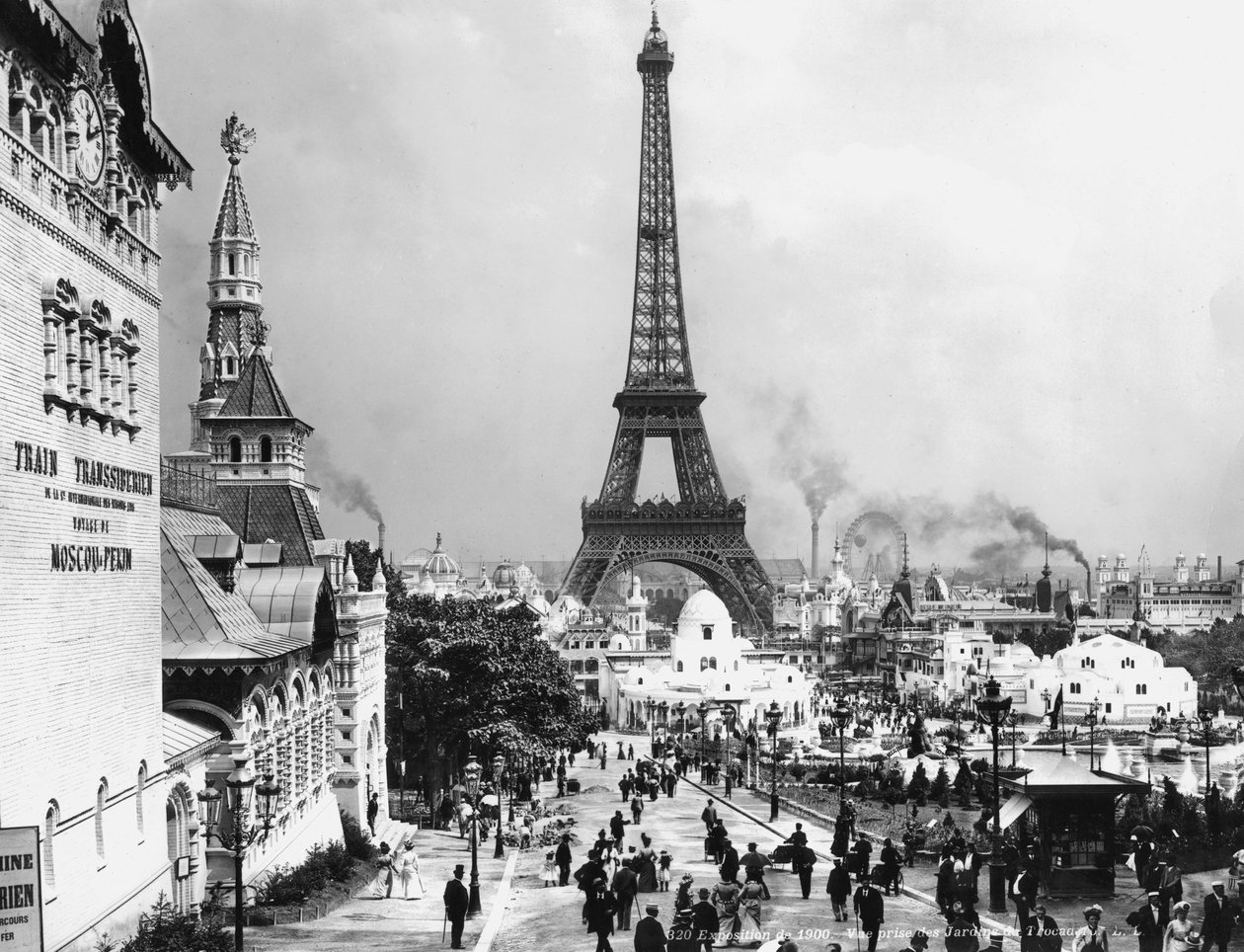 Vista dos jardins do Trocadero e da Torre Eiffel, Feira Mundial de Paris de Photographer French
