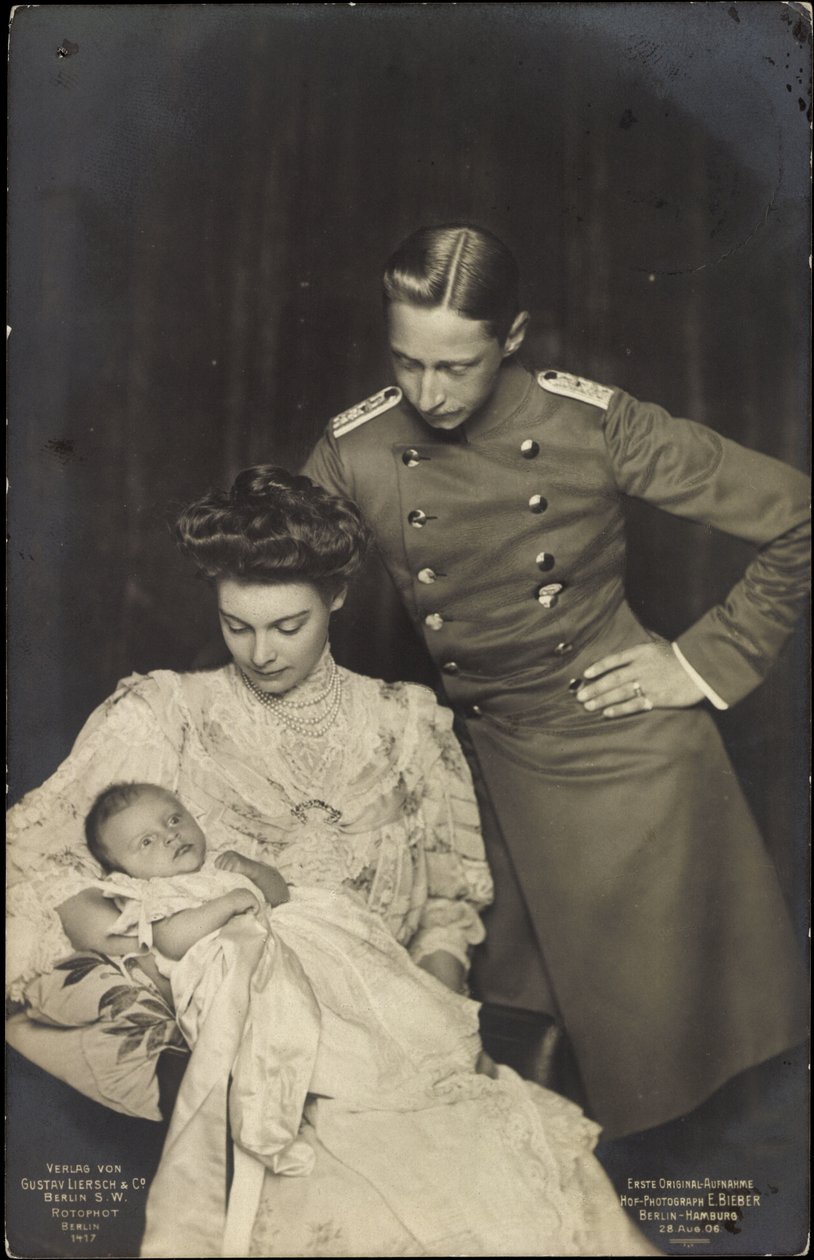 A duquesa Cecilie com Guilherme da Prússia, criança de Photographer German