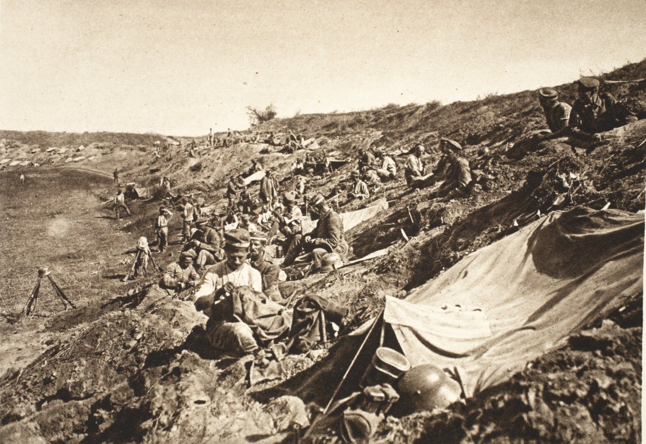 Batalhão de infantaria alemão em posição de reserva, durante o avanço a norte de Focsani, agosto de 1917 (foto a p/b) de Photographer German