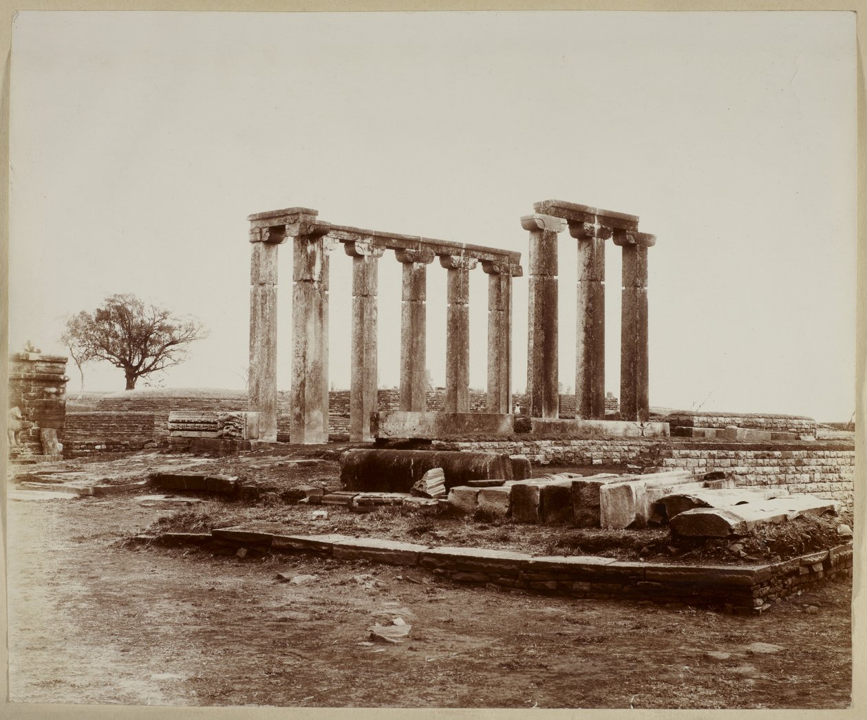 Sanchi, Templo 18, vista geral do noroeste de Photographer Indian