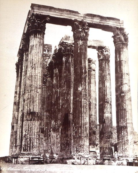 Templo de Zeus em Olympia (foto a p/b) de Photographer Italian