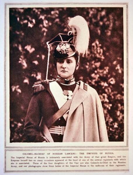 A Imperatriz da Rússia com o uniforme do Coronel-Chefe dos Lanceiros Russos de Photographer Russian