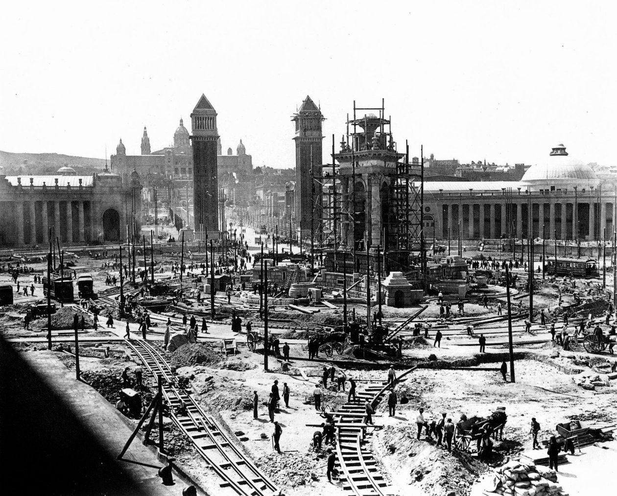 Construção em Barcelona, c.1910 (foto a p/b) de Photographer Spanish