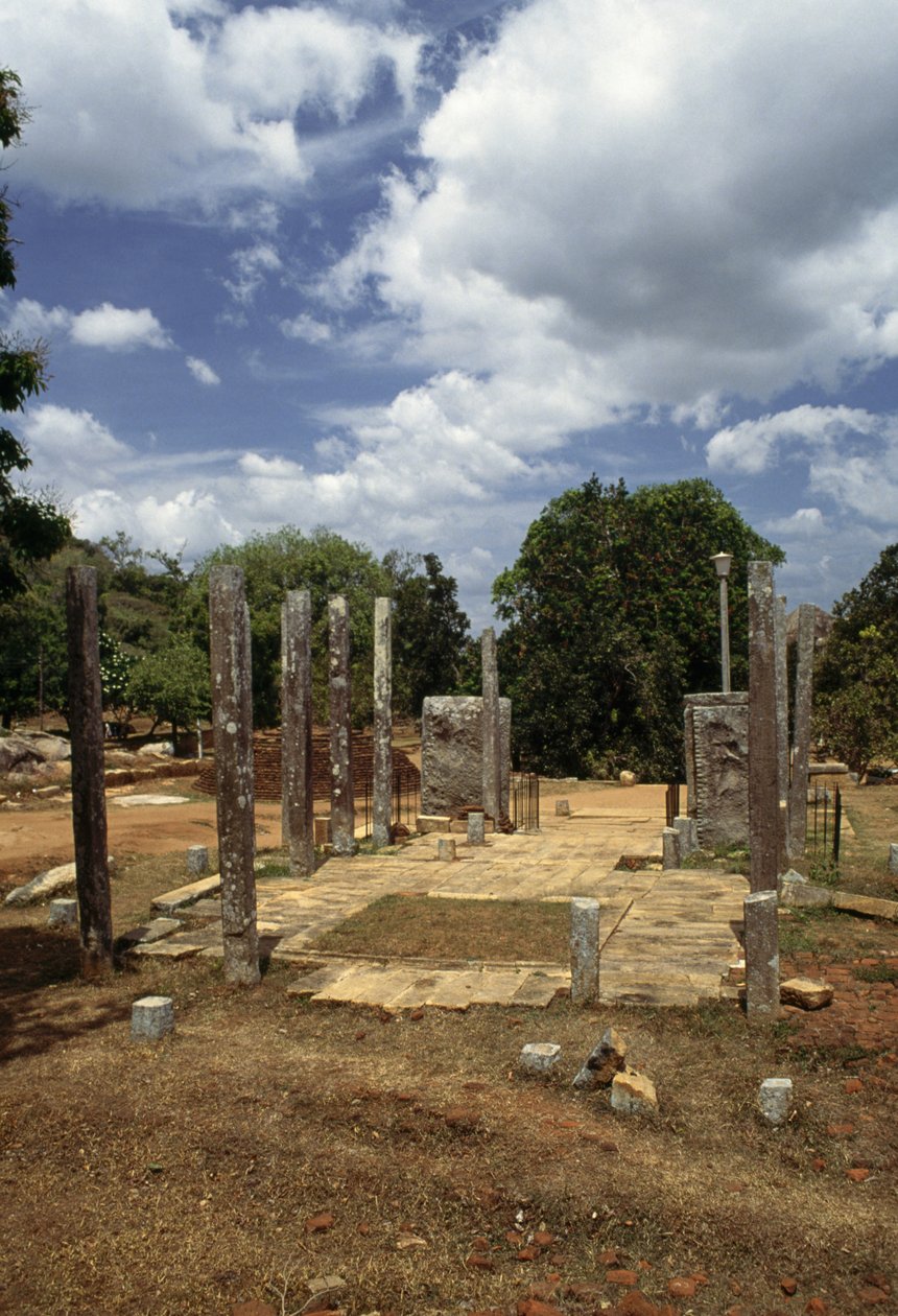 Câmara de relíquias, Mihintale, perto de Anuradhapura, Sri Lanka de Blaise Nicolas Le Sueur