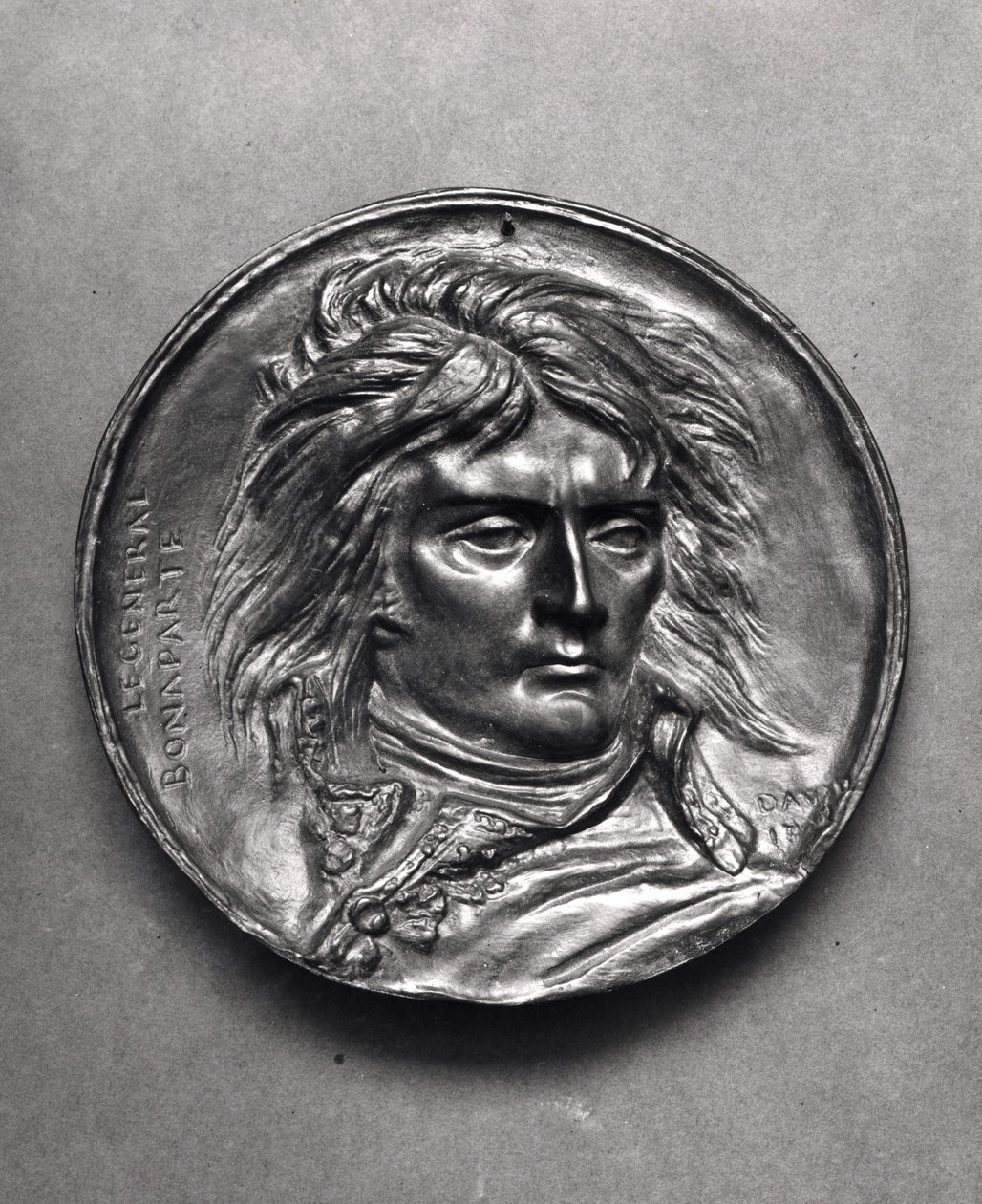 Medalhão de retrato do general Bonaparte (1769-1821) c.1830 (bronze) de Pierre Jean David d
