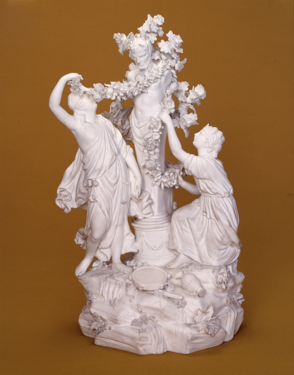Figura grupo de dois Bacanais Adornando Pan, Derby, c.1780 (porcelana) de Pierre Stephan
