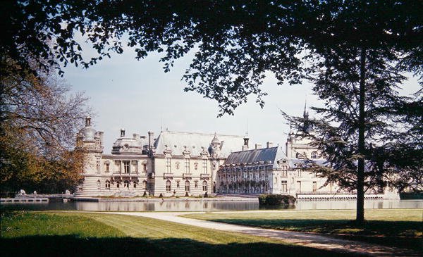 Vista do Grand e Petit Chateau de Pierre and Bullant Daumet