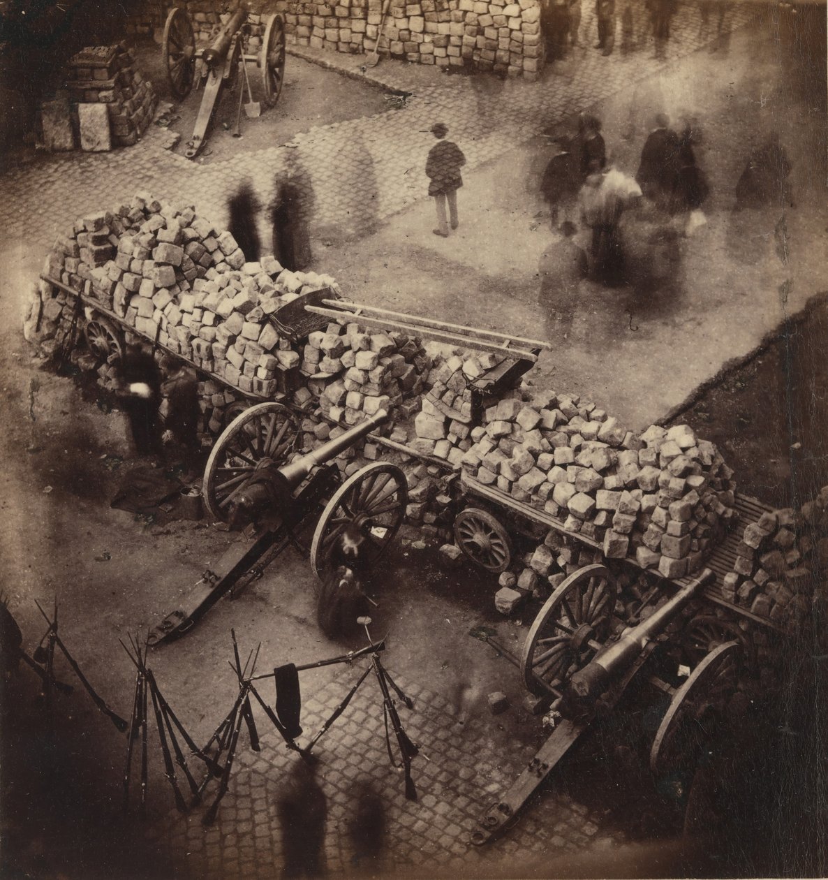 Barricadas da Comuna, 71 de abril. Esquina da Place Hotel de Ville e Rue de Rivoli, 1871. de Pierre Ambrose Richebourg