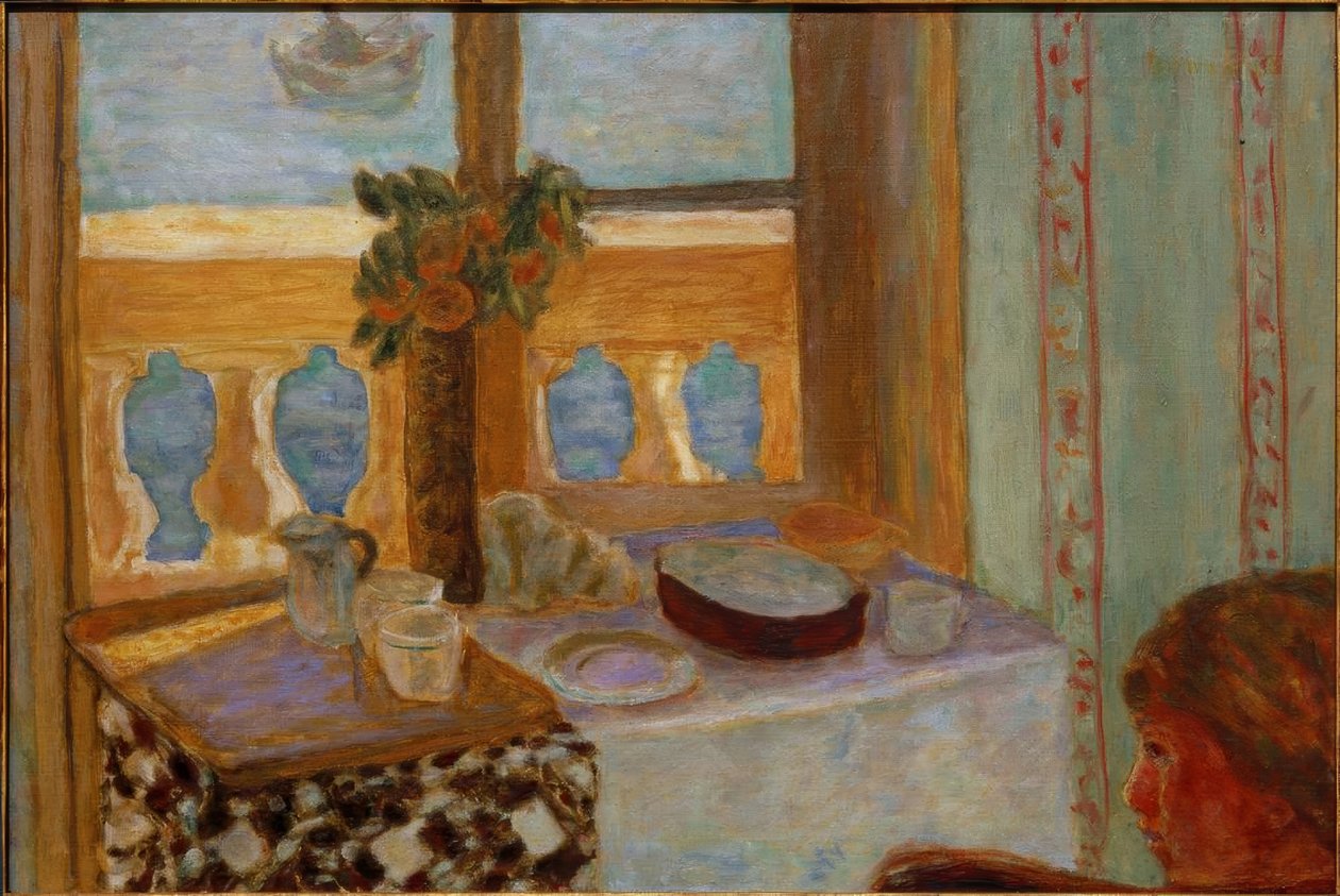 Dentro da varanda - Luz interior - Mulher perto de uma janela - Janela aberta para o mar (Antibes) de Pierre Bonnard