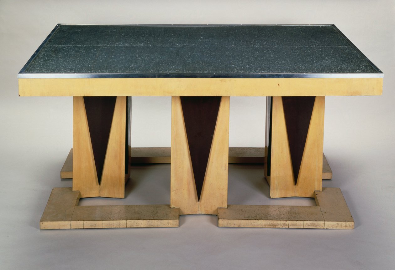 Mesa, de Pierre-Emile Legrain (1889-1929), em plátano escuro lacado, estilo Art deco. França, século XX. de Pierre E. Legrain