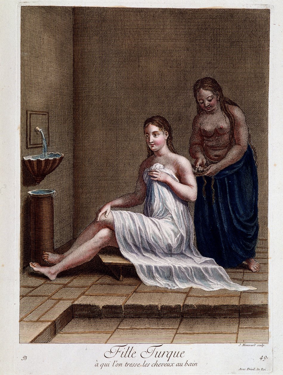 Menina turca a quem o cabelo é trançado no banho - em "Coleção de 100 estampas representando diferentes nações do Levante em 1707 e 1708" por ordem de M. de Frriol, embaixador do rei no Porte e atualizado em 1712-13 pelos cuidados de M. Le Hay, de Pierre François Basan
