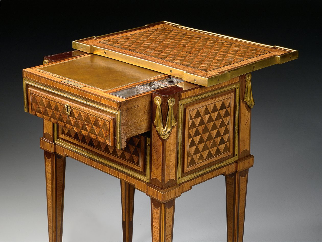 Detalhe de uma mesa Luís XVI a écrire (madeira) (ver também 463019) de Pierre Roussel
