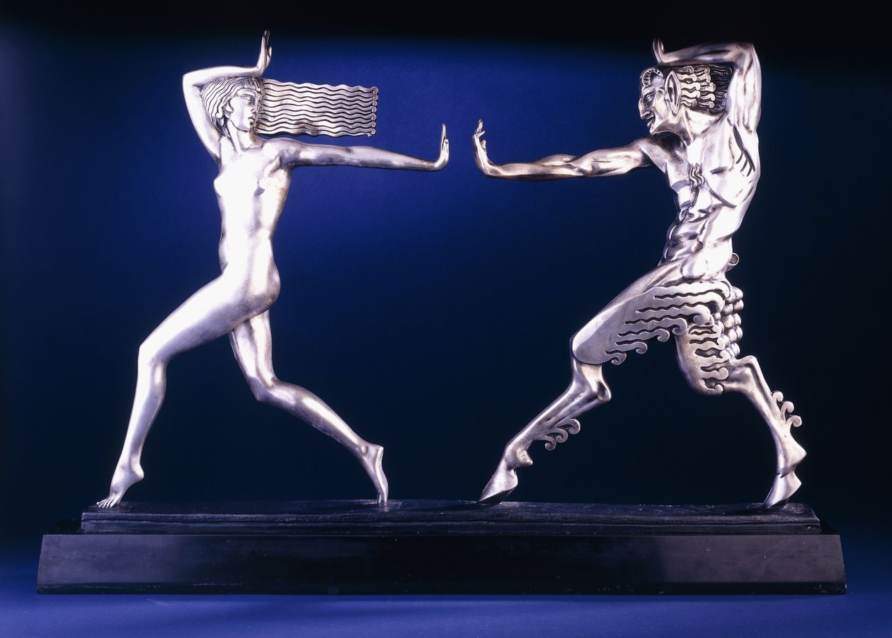 Grupo Ninfa e Fauno, século 20 (bronze prateado sobre base de mármore) de Pierre le Faguays