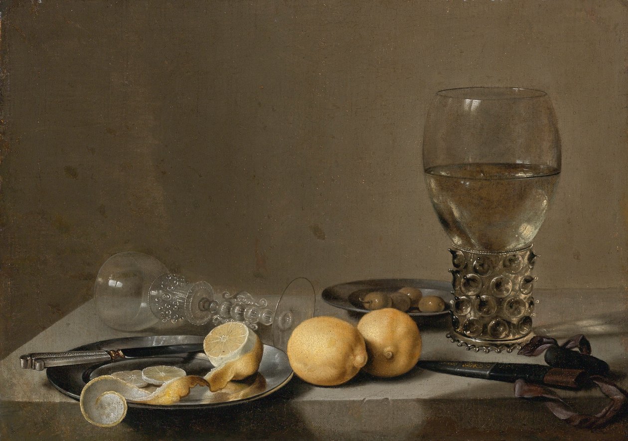 Natureza morta com dois limões, um copo veneziano, Roemer, facas e azeitonas em uma mesa de Pieter Claesz