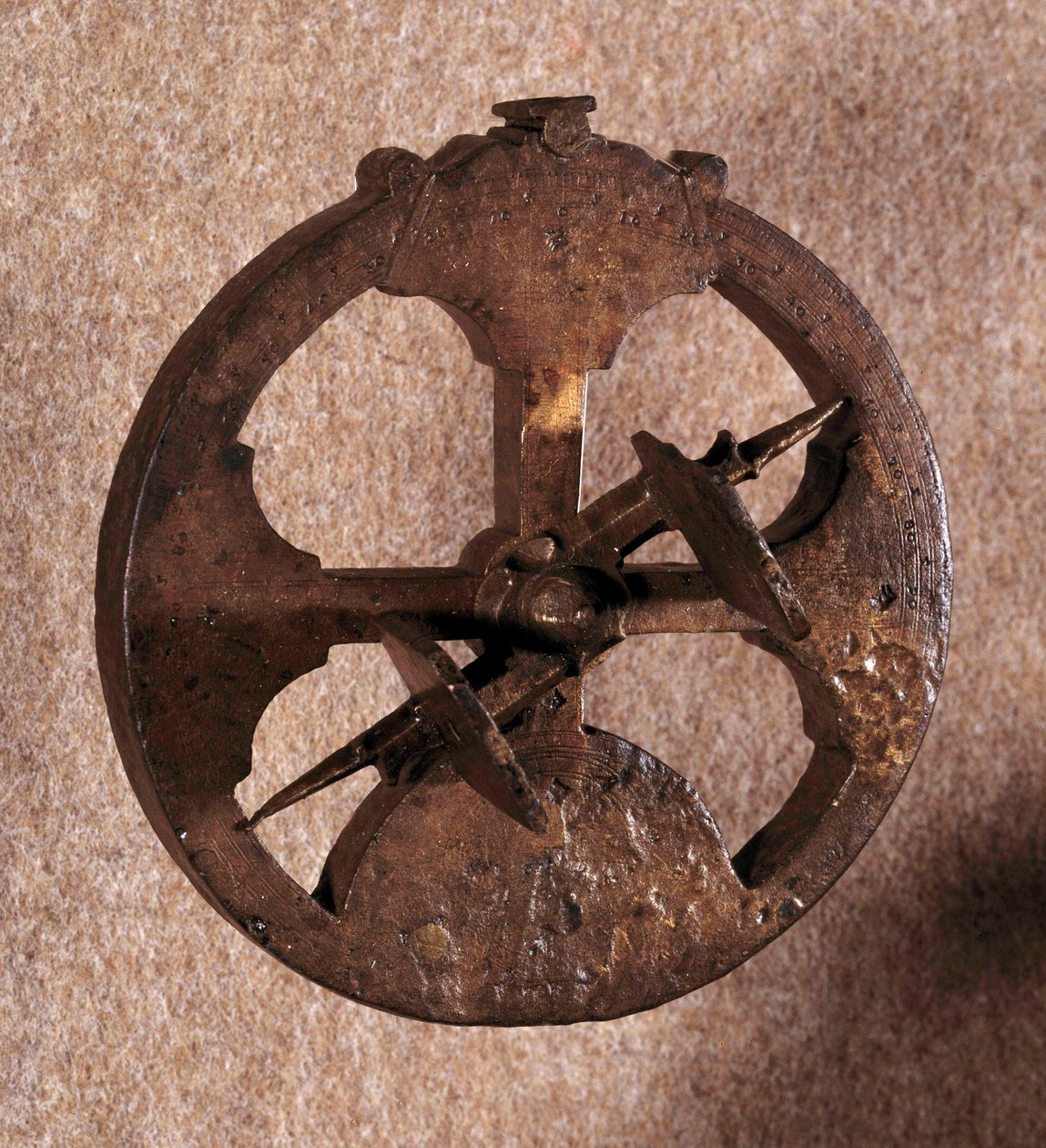 Um astrolábio, um instrumento de medição astronómica utilizado por navegadores. Fabricado em Portugal. 1648. de Portuguese School