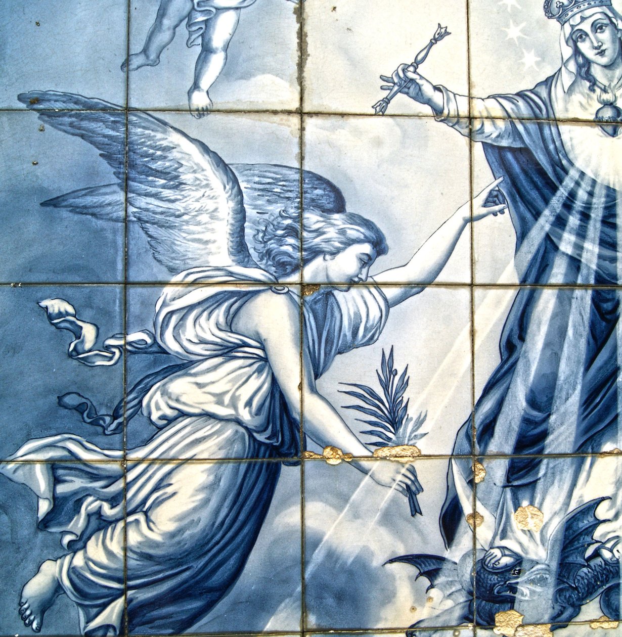 Painel decorativo mostrando o arcanjo Gabriel e a Virgem Maria esmagando uma serpente alada, Lamego, Portugal. 1738 de Portuguese School