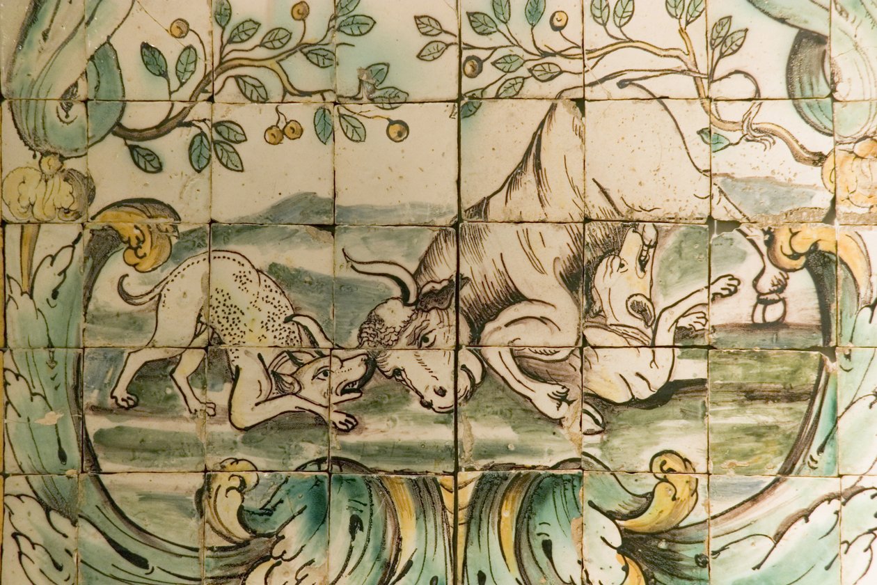 Telhas de majólica representando cães atacando um touro, da sala de caça no Palácio da Praia, Belém, c.1680 (cerâmica) de Portuguese School