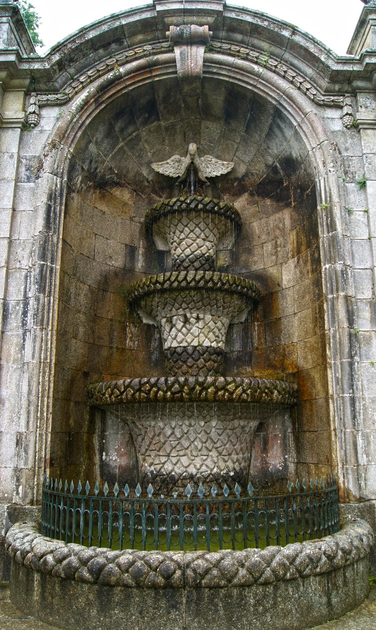 Pelican Fountain, Santuário de Nossa Senhora dos Remédios, Lamego, Portugal 1738 (stone) de Portuguese School