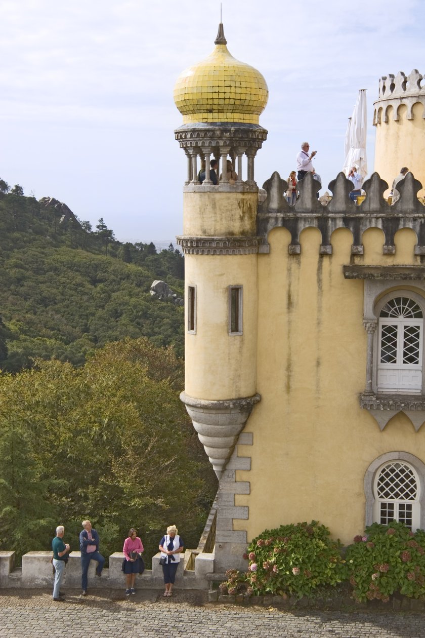 Vista, de, um, torre torrencial de Portuguese School