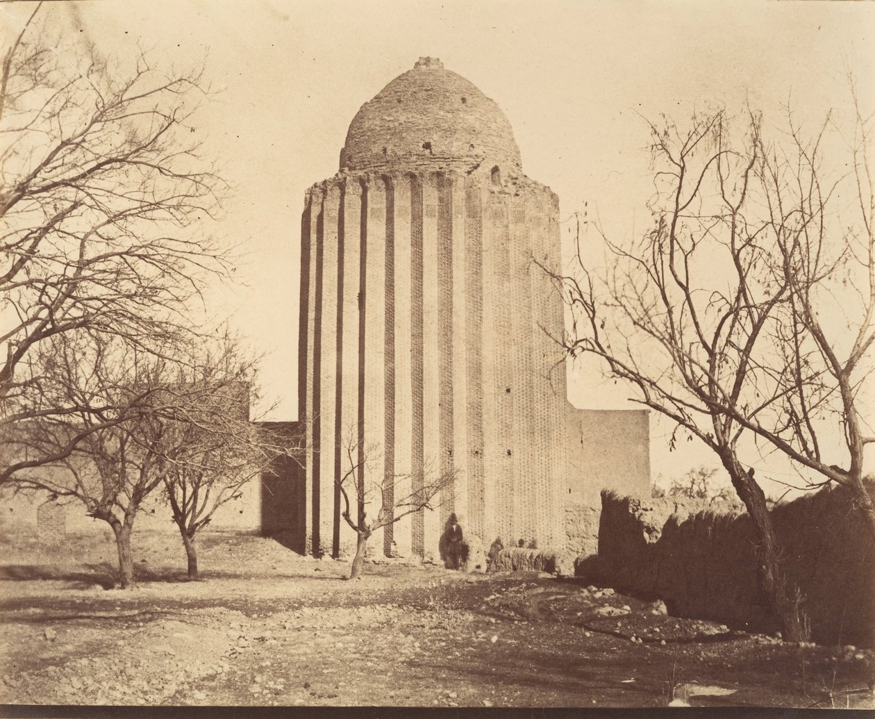 [Bastam, Tomb Tower construída em 1313, Khorasan], 1840s-60s. de Possibly by Luigi Pesce.