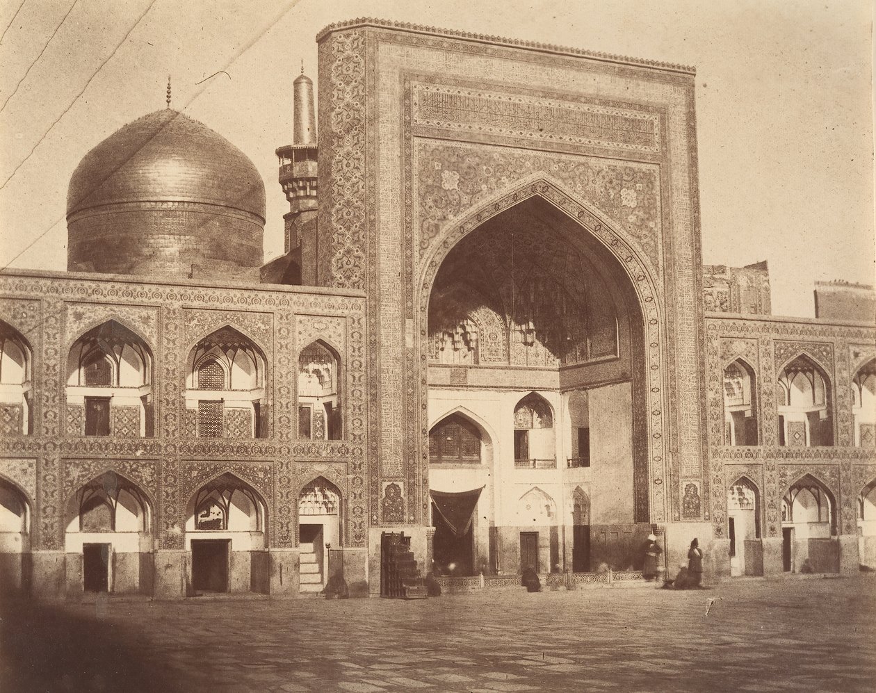 [Portão Principal do Imam Riza, Mashhad, Irã], década de 1850. de Possibly by Luigi Pesce.