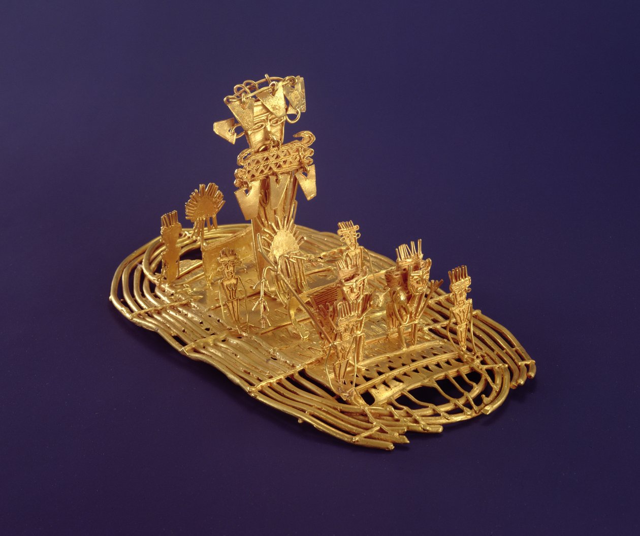 Uma estatueta votiva de Muisca (Tunjo) representando a Cerimônia de El Dorado (cobre e liga de ouro) de Pre Columbian
