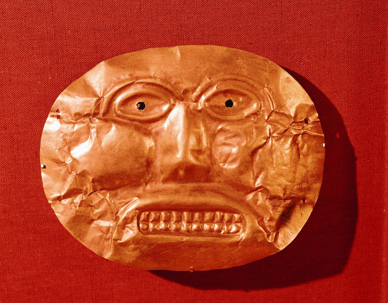 Máscara funerária Calima, de Restrepo, Vale do Cauca, c.550-450 aC (ouro) de Pre Columbian