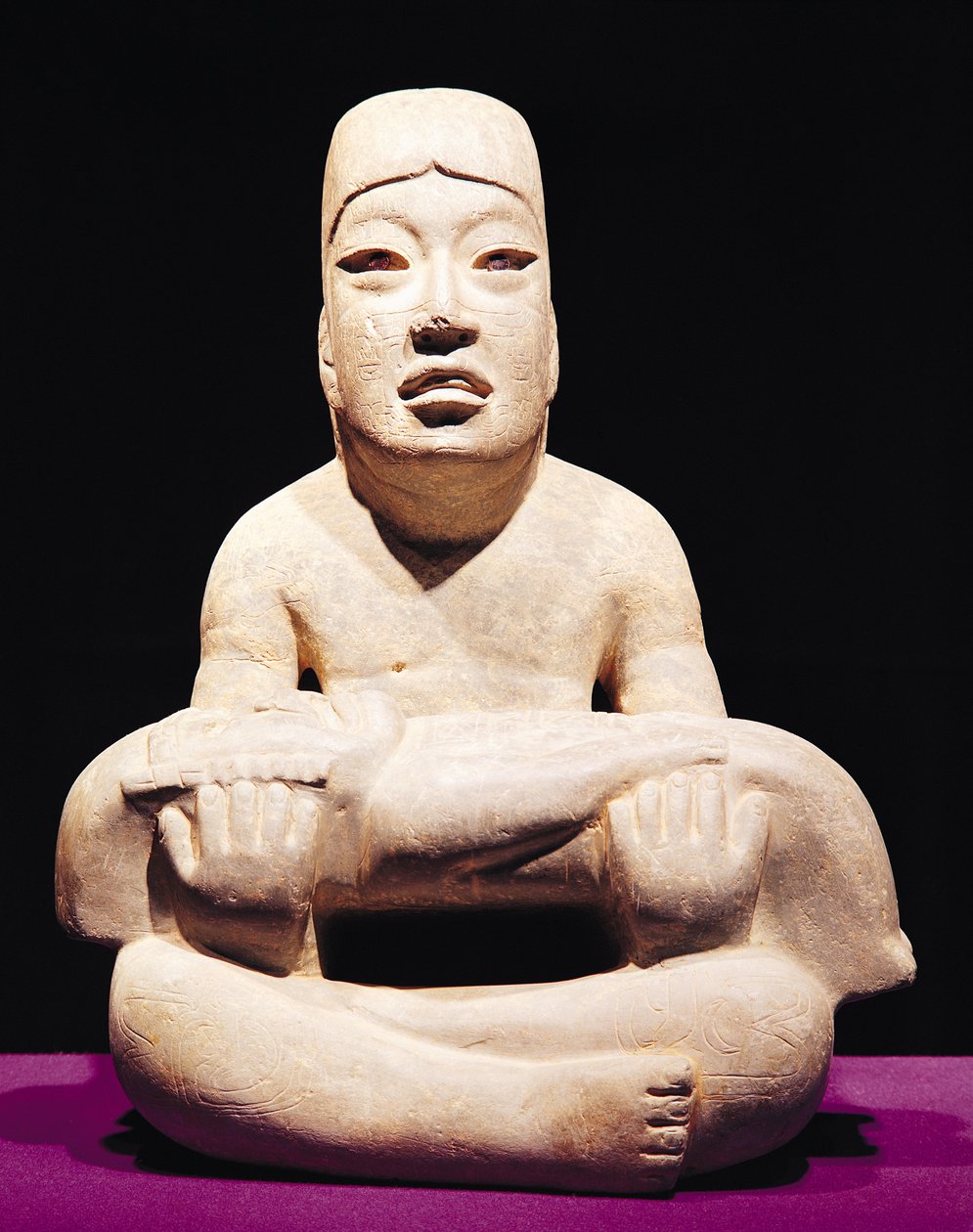 Figura de pernas cruzadas segurando um bebê, olmeca de Pre Columbian
