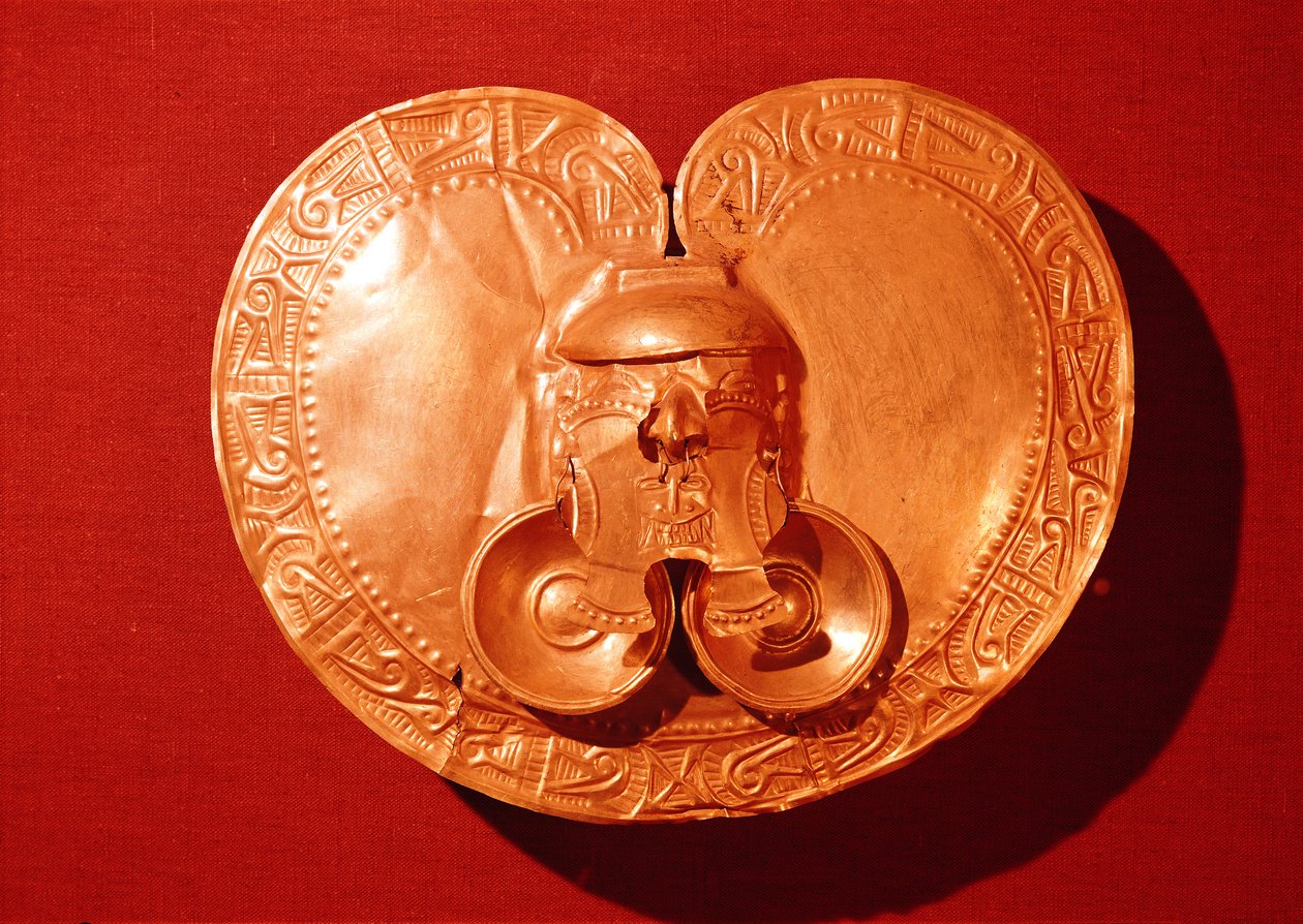 Peitoral com rosto humano, de Campohermosa, Tolima, estilo Calima precoce, século VI aC (ouro) de Pre Columbian