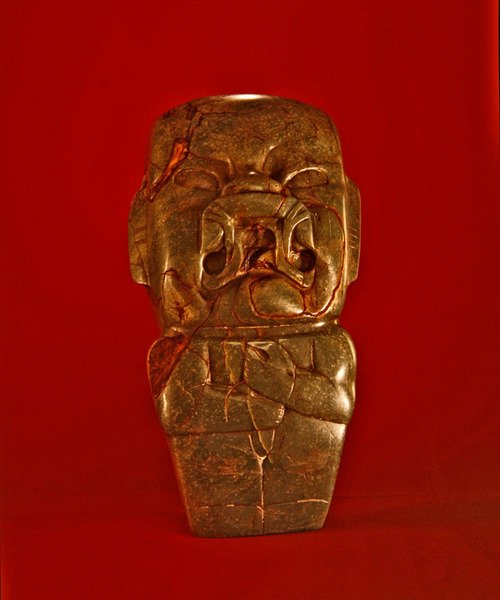 O Kunz Axe (jade azul-verde fosco translúcido) de Pre Columbian Pre Columbian