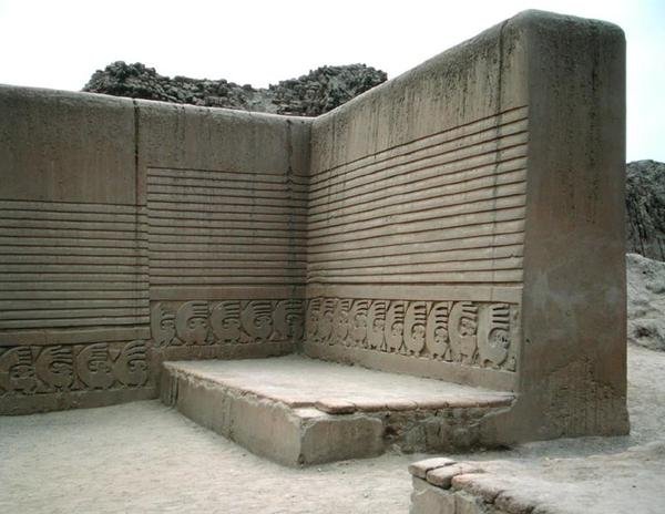 A Praça de Cerimônias, Palácio Tschudi, construído pelo Chimu, c.1300 aC (veja também 162903) de Pre Columbian Pre Columbian
