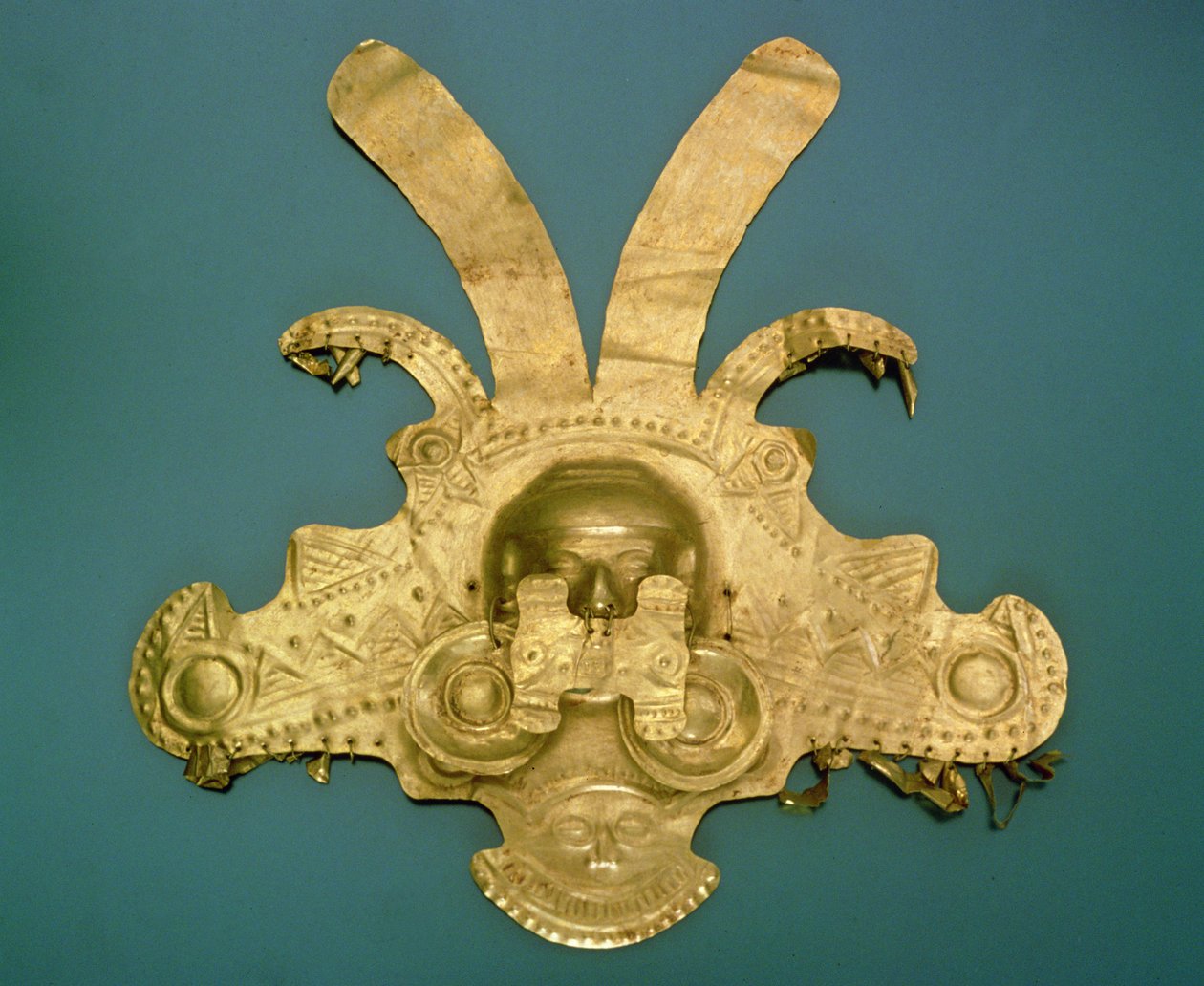 Diadema Calima precoce (ouro lapidado e martelado) de Pre Columbian