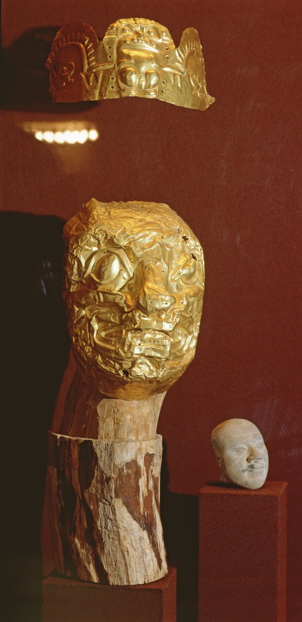 Máscara e touca (ouro) de Pre Columbian