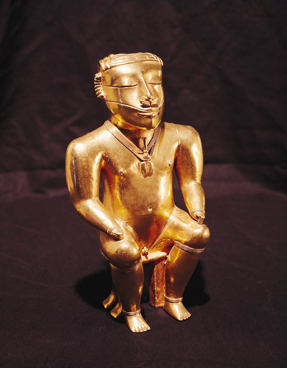 Estatueta de um homem sentado, Quimbaya (ouro) de Pre Columbian