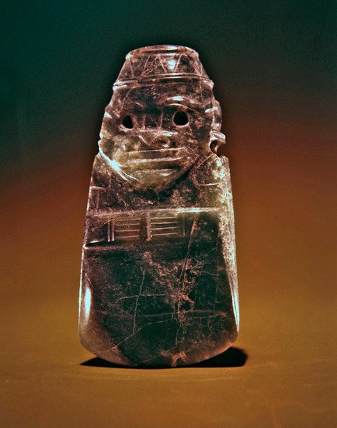 Deus de machado com cara de macaco, de Guacimo, área de Linea Vieja (jade verde salpicado translúcido) de Pre Columbian Pre Columbian