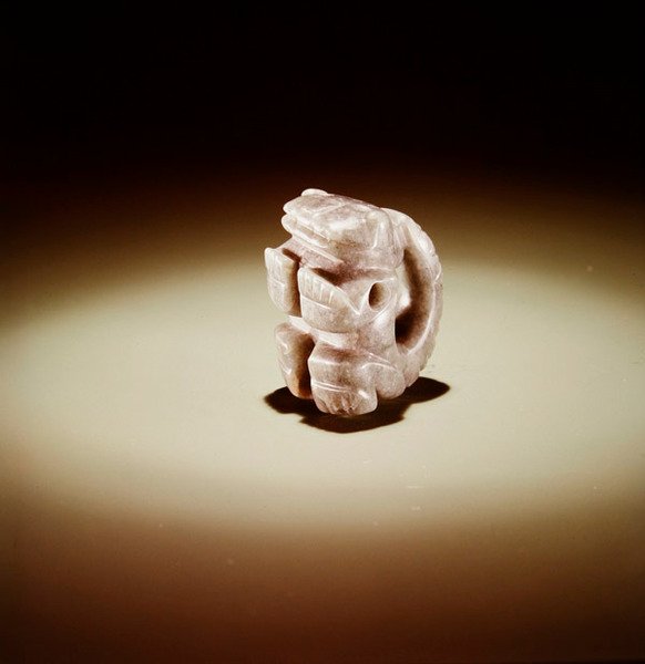 Jaguar com rabo enrolado, de Guacimo, área de Linea Vieja (jade translúcido verde-mar) de Pre Columbian Pre Columbian