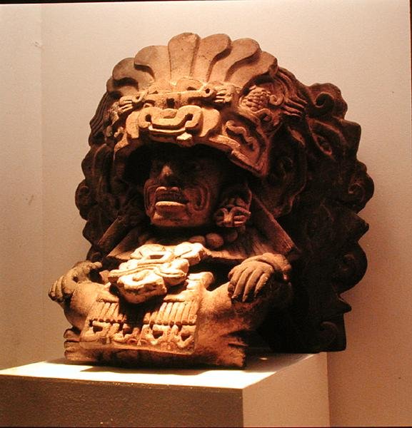 Urna em forma de Pitao Cozobi, Deus do Abundante Sustento, da Cultura Zapoteca, 100-600 de Pre Columbian Pre Columbian