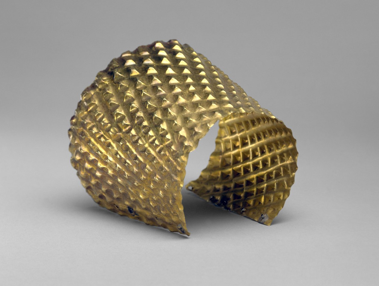 Braçadeira, sem data (ouro) de Pre Columbian Pre Columbian