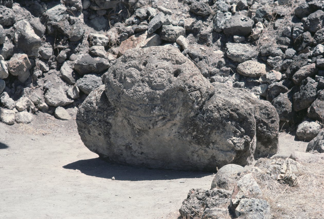 Escultura em pedra de um rosto, período pós-clássico tardio de Pre Columbian