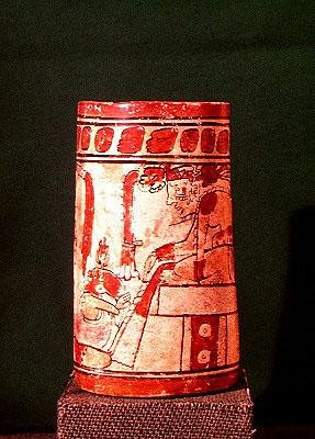 Vaso cilíndrico, Maia, séc. VII-8 (pedra policromada) de Pre Columbian Pre Columbian
