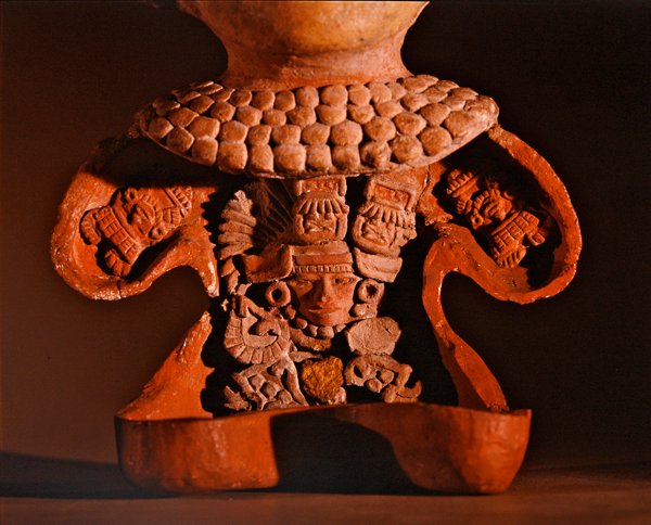 Figura com frente removível, Cultura Teotihuacan (cerâmica) (detalhe de 394483) de Pre Columbian Pre Columbian