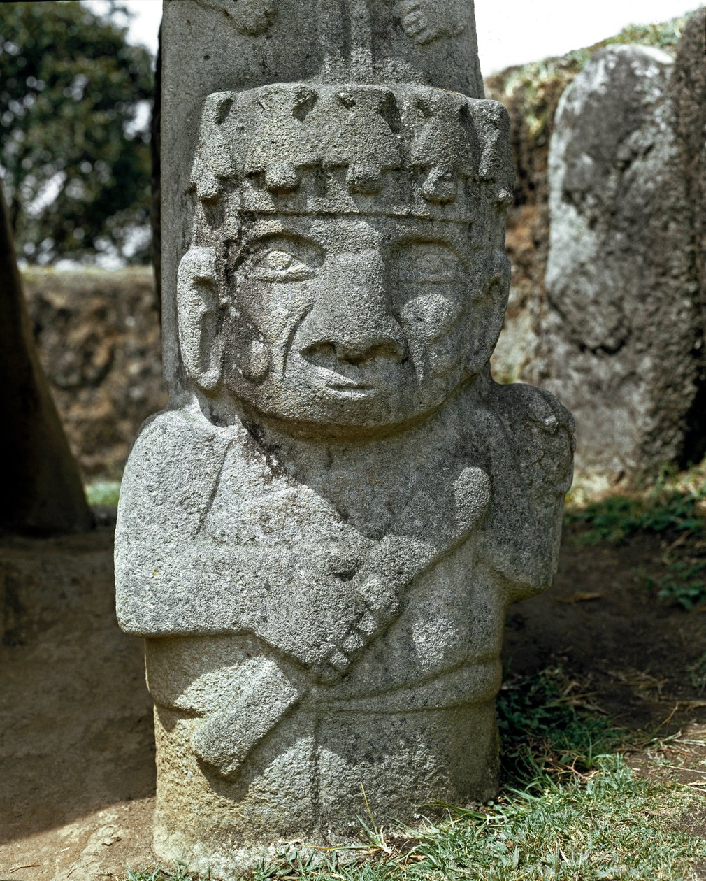 Escultura megalítica de um guerreiro de Pre Columbian Pre Columbian
