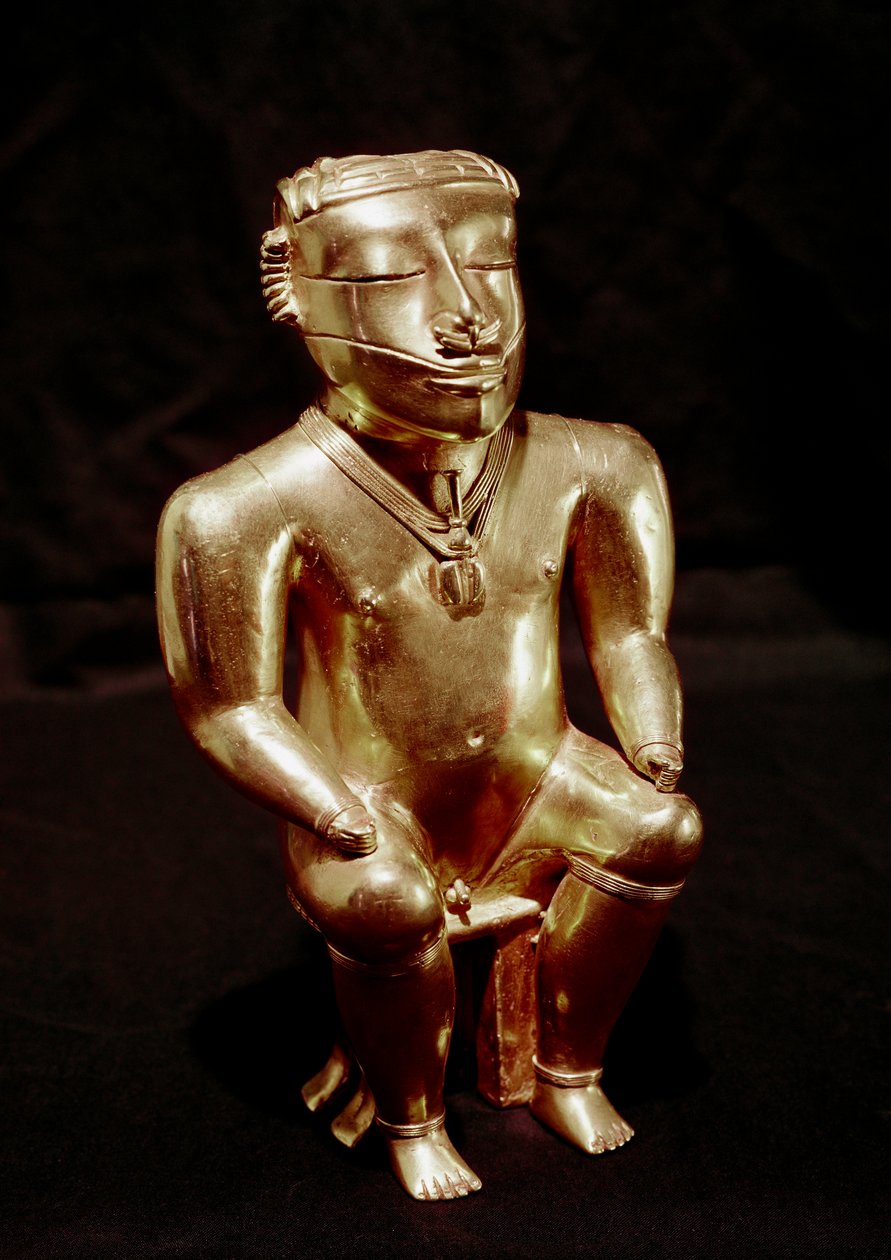 Arte pré-colombiana, civilização quimbaya (Colômbia): estatueta do homem sentado em ouro, 400-1400 AD - Bogotá, Museo de Oro, Colômbia - Arte pré-colombiana, civilização quimbaya (Colômbia), Figura antropomórfica: homem sentado - Escultura dourada, 400-140 de Pre Columbian Pre Columbian