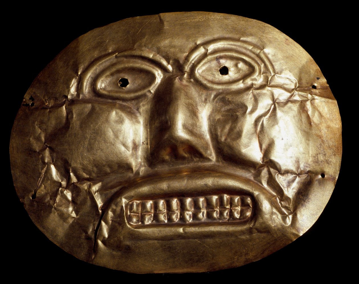 Civilização pré-colombiana Calima: máscara de ouro funerário. Século 7-15 Bogotá, Museo de Oro Colombia - Arte pré-colombiana, cultura Calima (7-15 AD): máscara funerária de ouro - Bogotá, Museo de Oro Colombia - Arte pré-colombiana, cultura Calima (7-15 A de Pre Columbian Pre Columbian