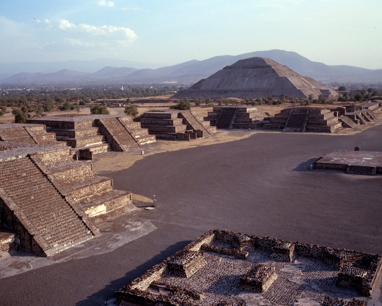 Civilização pré-colombiana: vista do local de Teotihuacan (300 AC-600 AD): o templo (ou pirâmide) do sol. México de Pre Columbian Pre Columbian