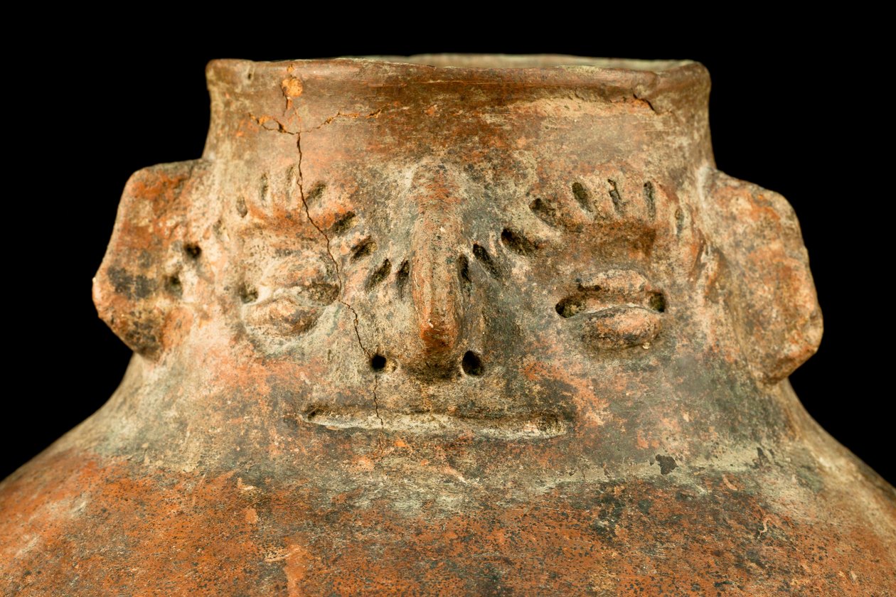 Cerâmica globular com pescoço cefalomórfico / Arte pré-colombiana (terracota) de Precolombian Precolombian
