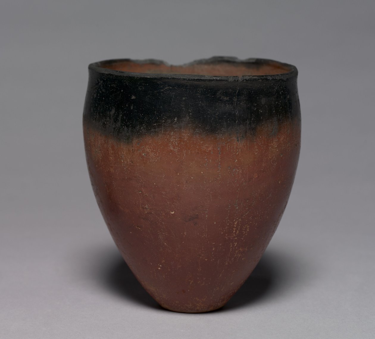 Copo com tampa preta, 4500-3000 aC de Predynastic Period Egyptian