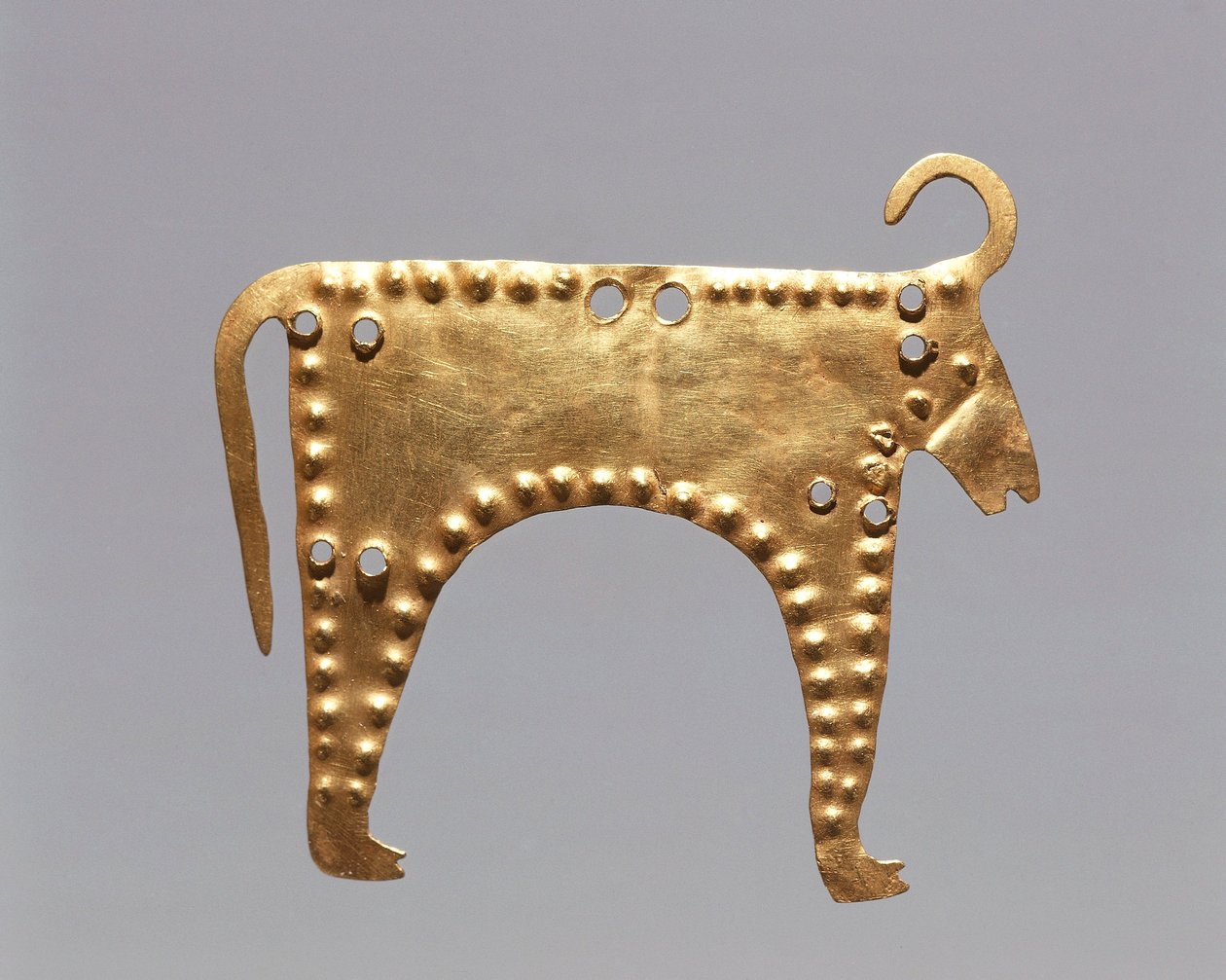 Bulgária, Sofia, Natsionalen Istoritcheski Muzej, Folha de ouro com figuras animais de Varna de Prehistoric Prehistoric