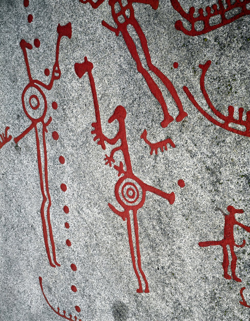 Idade do bronze nórdico: caçadores, esculturas rupestres em Tanum, Suécia de Prehistoric Prehistoric